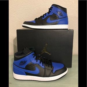 Air Jordan 1 Mid Hyper Royal